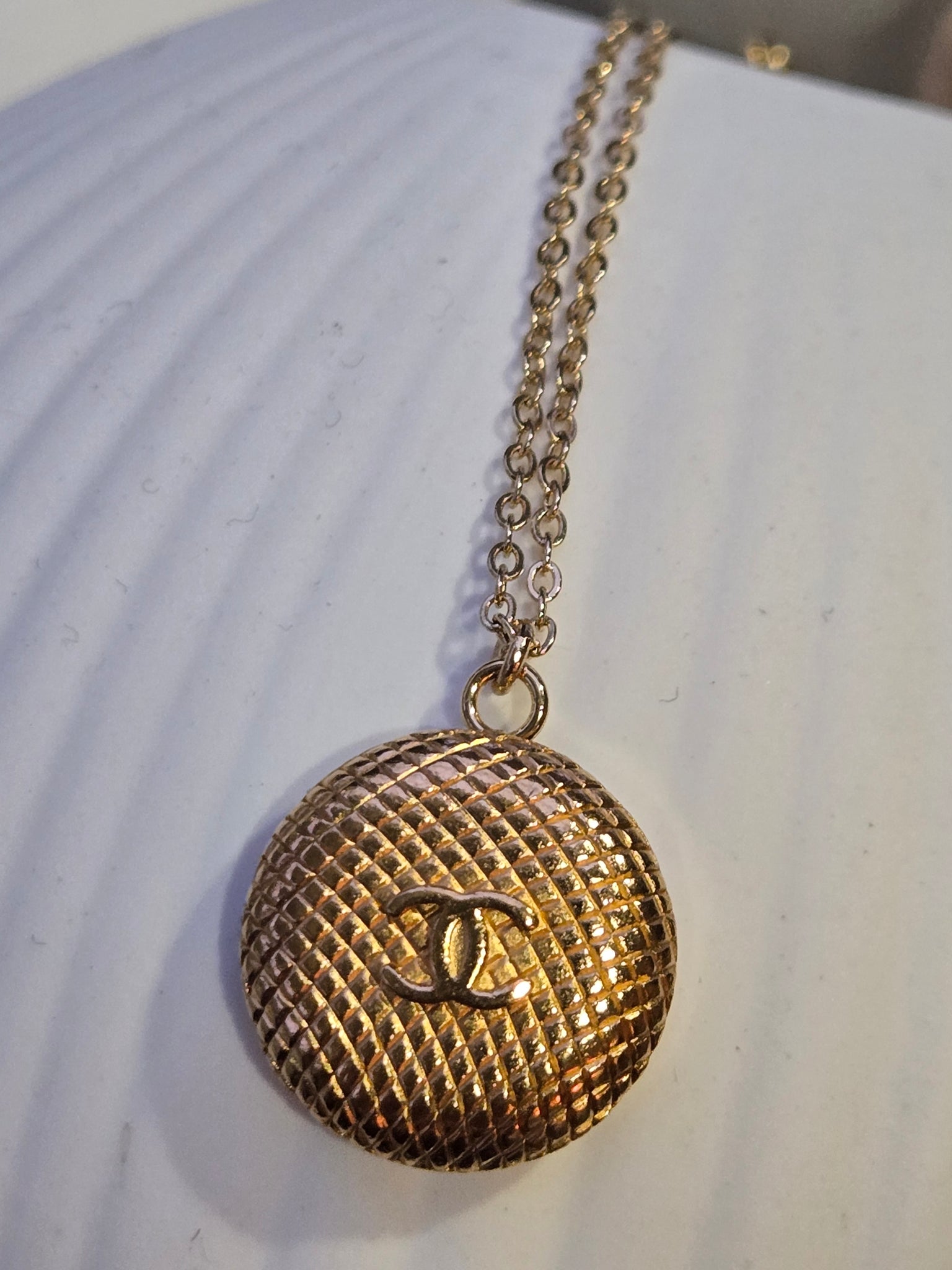 Collier CHANEL upcyclé