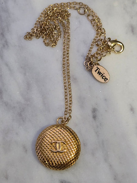 Collier CHANEL upcyclé